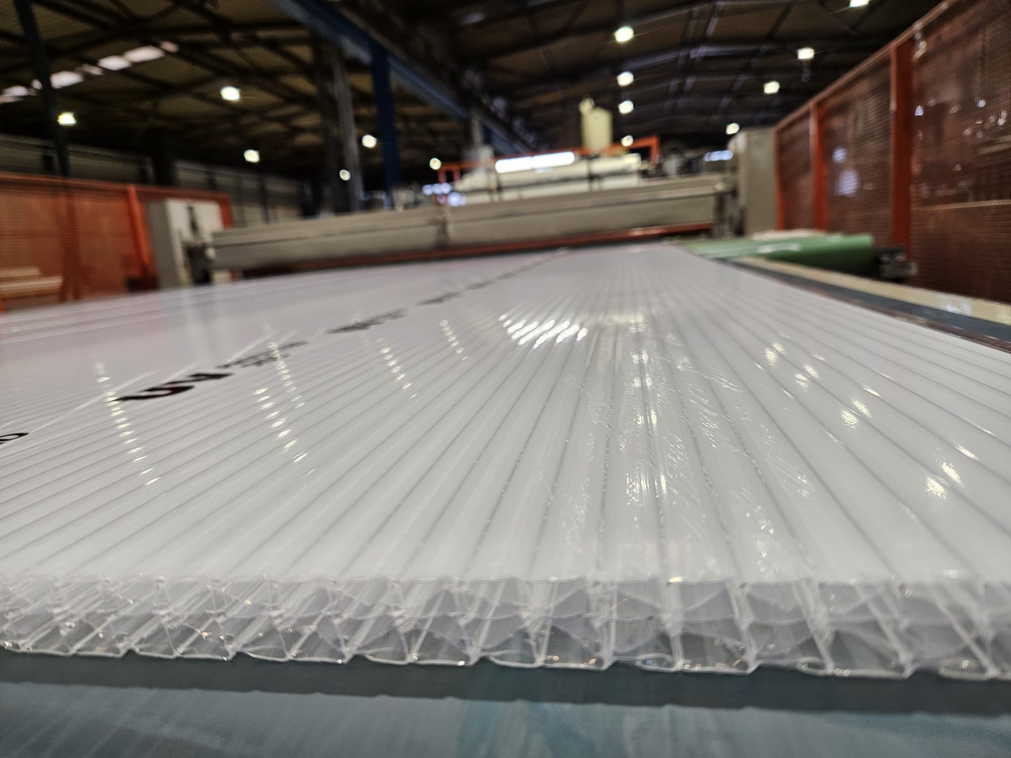 Multiwall (cellular) polycarbonate sheet close-up